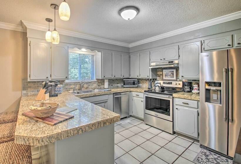 Sunroom & Yard: Charming Hot Springs Home!