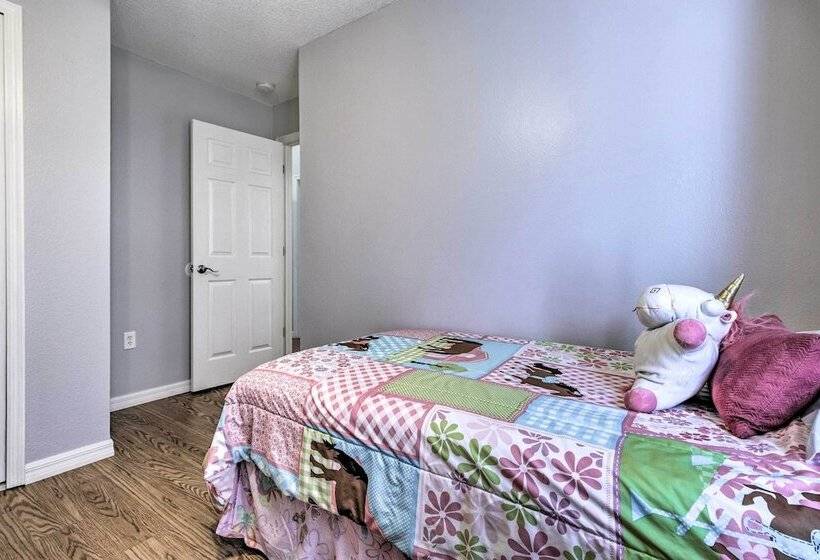 Charming Kissimmee Retreat W/ Pool & Lanai!