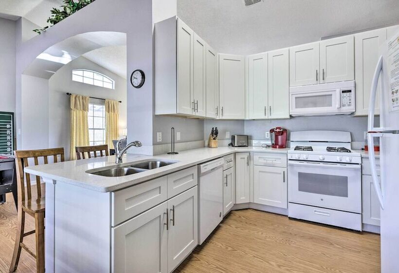 Charming Kissimmee Retreat W/ Pool & Lanai!