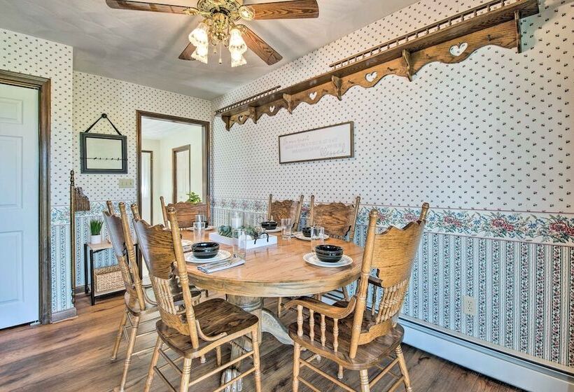 Charming Lewisburg Home W/ Hot Tub & Games!