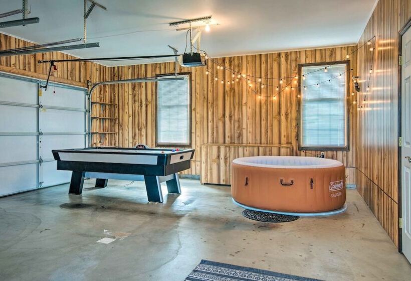 Charming Lewisburg Home W/ Hot Tub & Games!