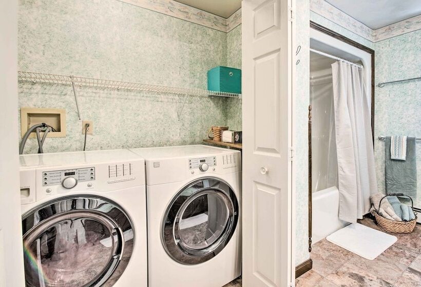 Charming Lewisburg Home W/ Hot Tub & Games!