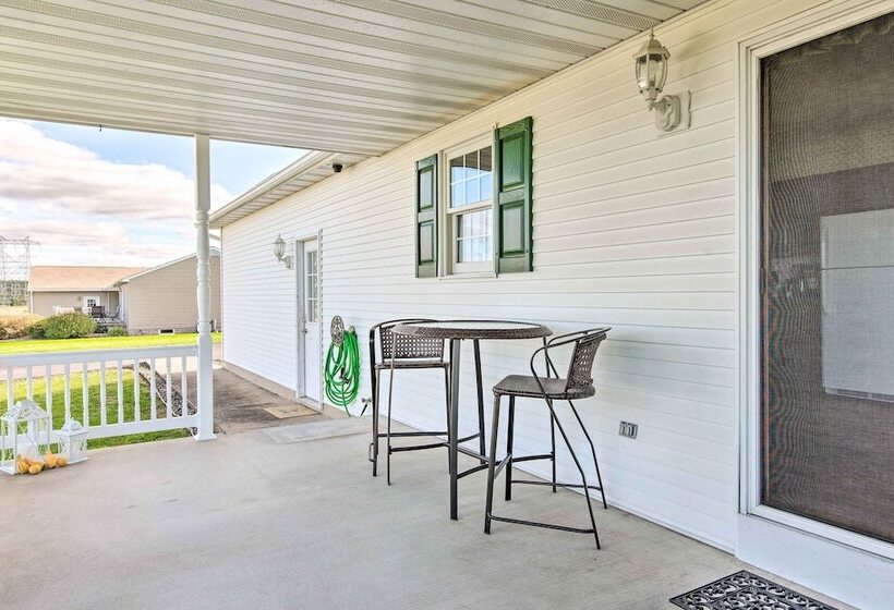 Charming Lewisburg Home W/ Hot Tub & Games!