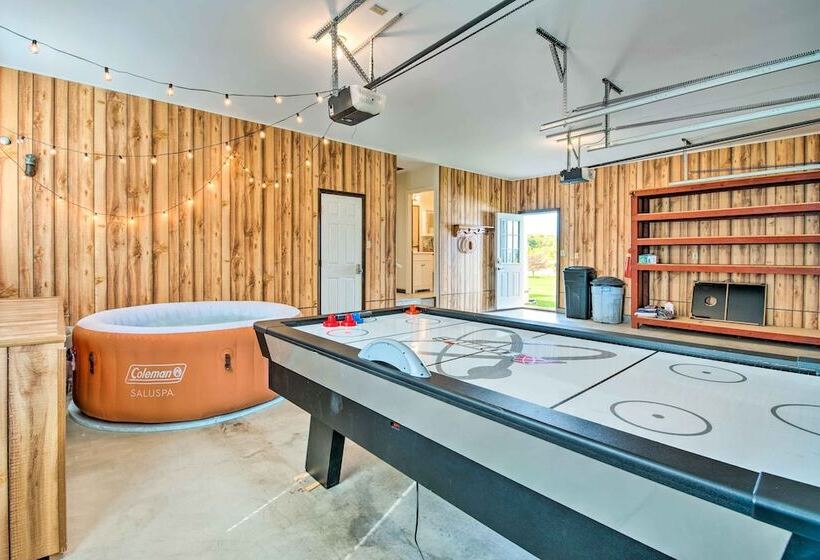 Charming Lewisburg Home W/ Hot Tub & Games!