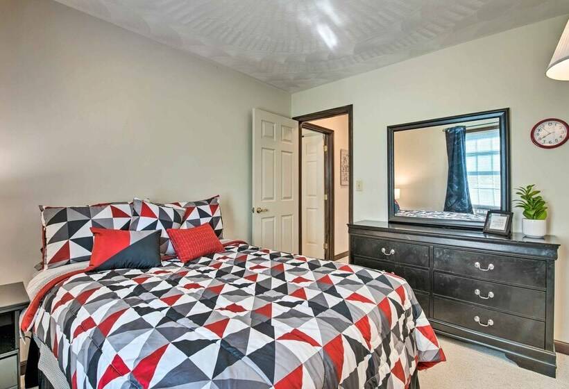 Charming Lewisburg Home W/ Hot Tub & Games!