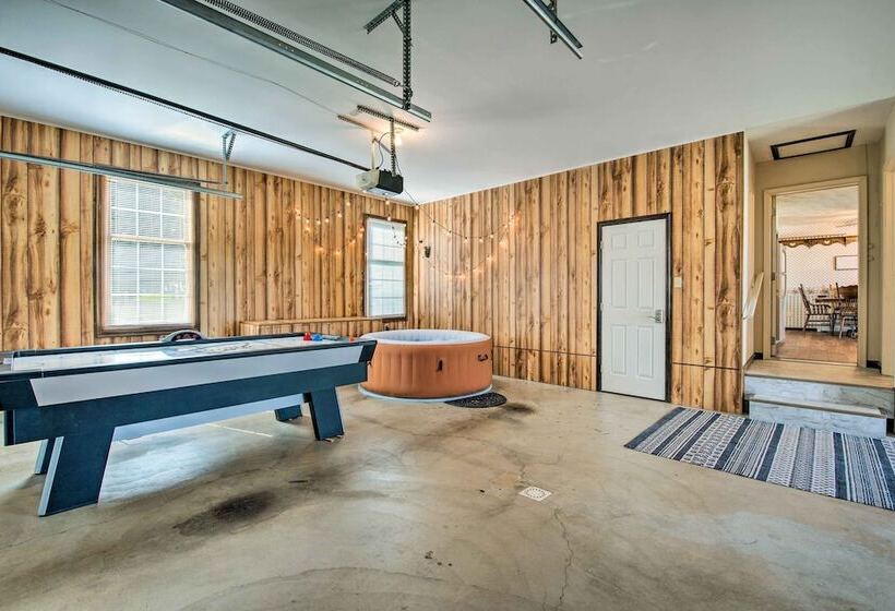 Charming Lewisburg Home W/ Hot Tub & Games!