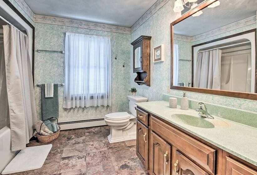 Charming Lewisburg Home W/ Hot Tub & Games!