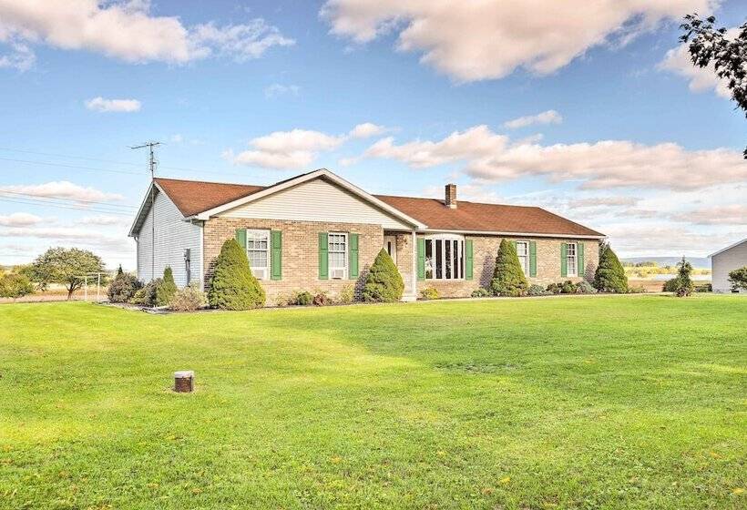 Charming Lewisburg Home W/ Hot Tub & Games!