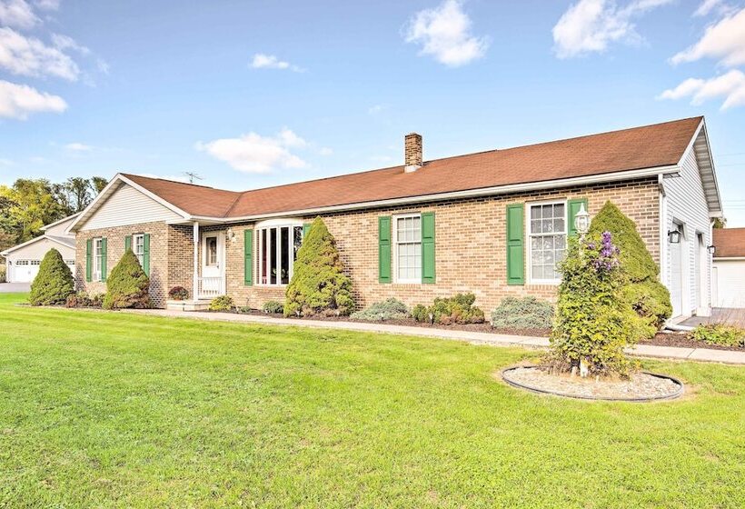Charming Lewisburg Home W/ Hot Tub & Games!