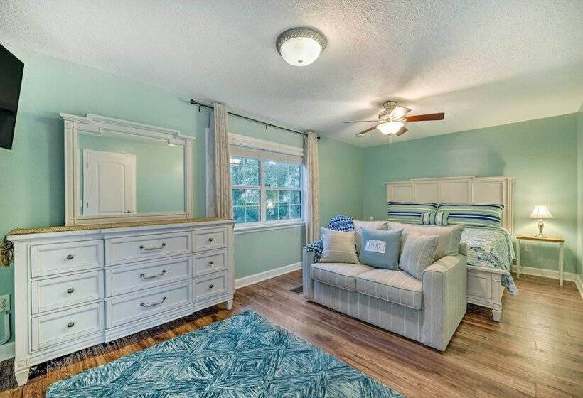 Charming Mt Dora Home W/ Shared Patio & Yard!