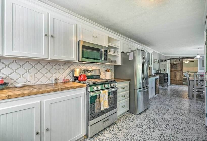 Charming Mt Dora Home W/ Shared Patio & Yard!