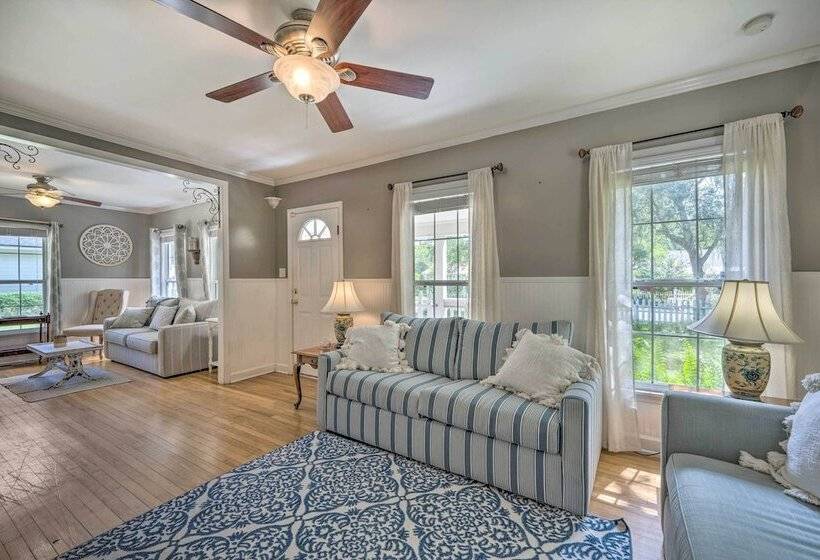 Charming Mt Dora Home W/ Shared Patio & Yard!