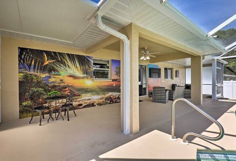 Charming N Fort Meyers Retreat: Pool & Lanai!