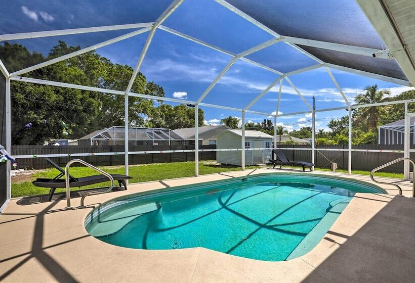 Charming N Fort Meyers Retreat: Pool & Lanai!