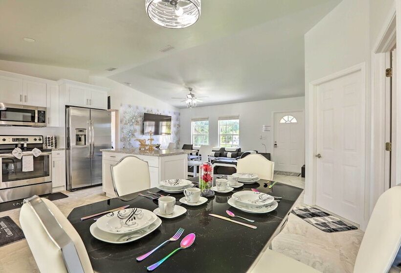 Charming N Fort Meyers Retreat: Pool & Lanai!
