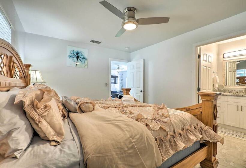 Charming N Fort Meyers Retreat: Pool & Lanai!