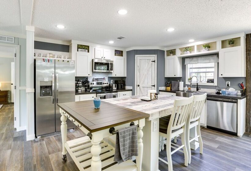 Charming Perry Home ~ 2 Mi To The Gulf!