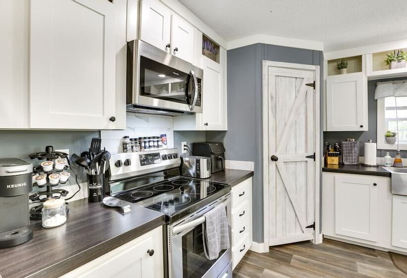 Charming Perry Home ~ 2 Mi To The Gulf!