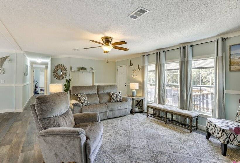 Charming Perry Home ~ 2 Mi To The Gulf!