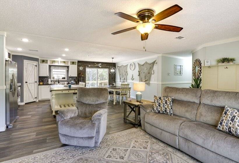 Charming Perry Home ~ 2 Mi To The Gulf!