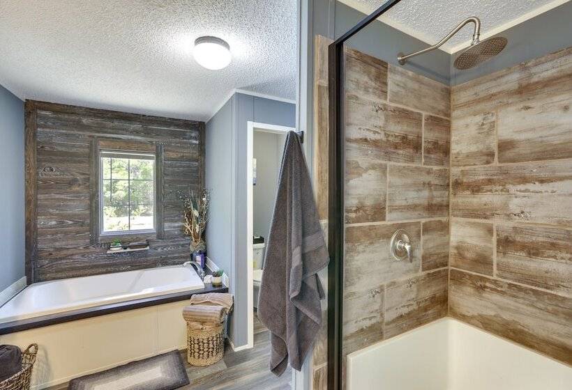 Charming Perry Home ~ 2 Mi To The Gulf!