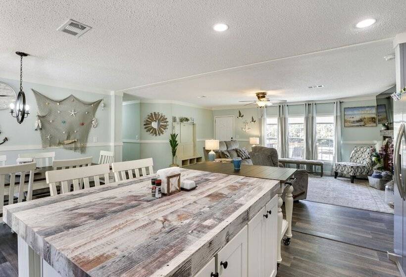 Charming Perry Home ~ 2 Mi To The Gulf!