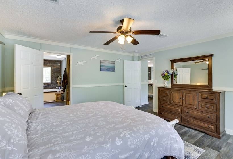 Charming Perry Home ~ 2 Mi To The Gulf!