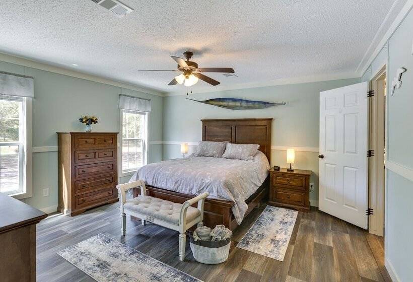 Charming Perry Home ~ 2 Mi To The Gulf!