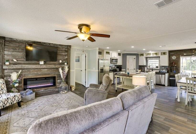 Charming Perry Home ~ 2 Mi To The Gulf!