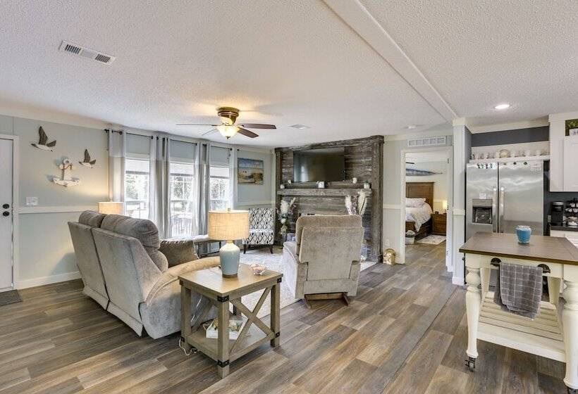 Charming Perry Home ~ 2 Mi To The Gulf!