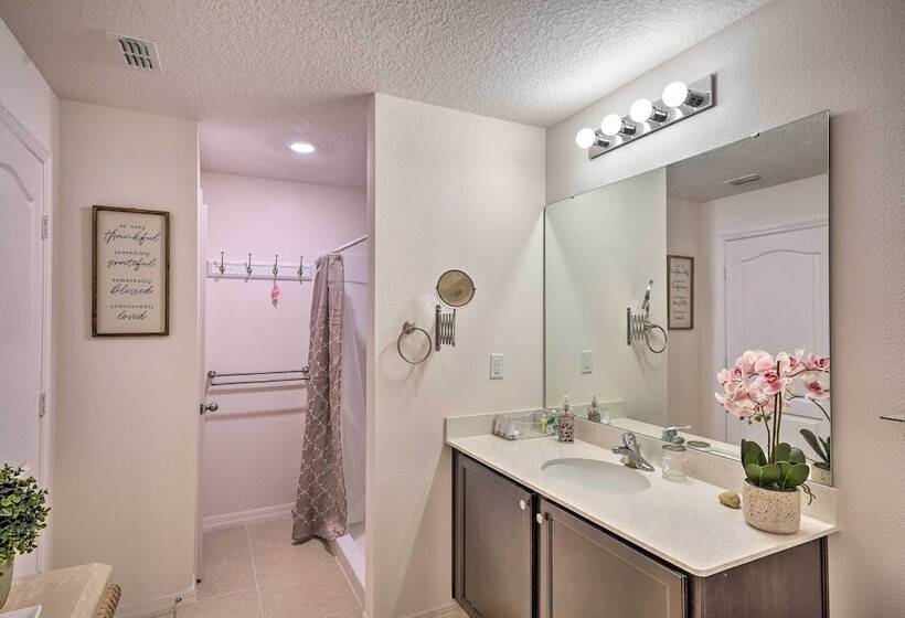 Charming Poinciana House W/ Patio: 30 Mi To Disney