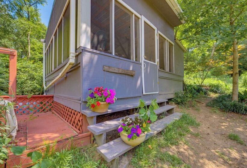 Charming Rusk Guest Cabin W/ Shared Yard