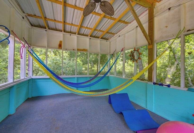 Charming Rusk Guest Cabin W/ Shared Yard