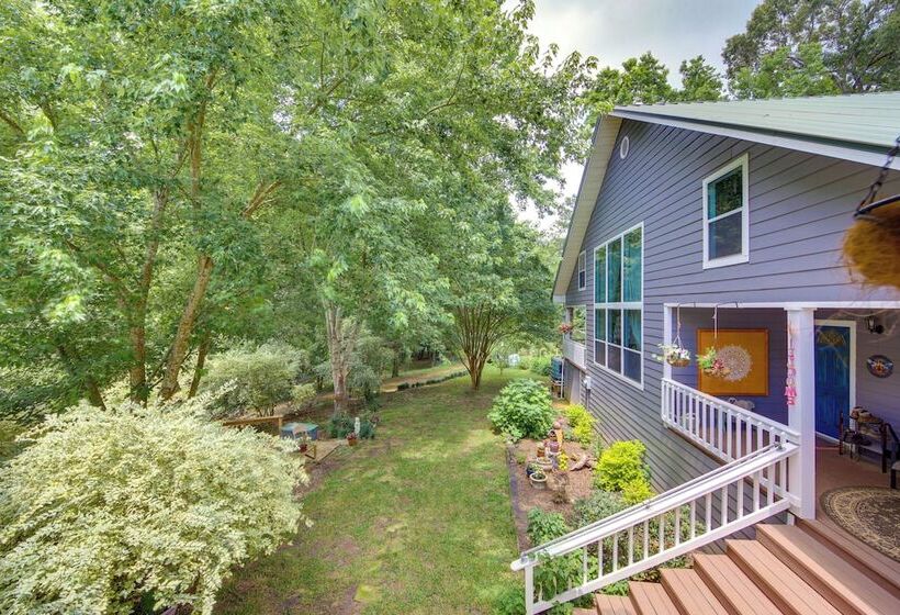 Charming Rusk Guest Cabin W/ Shared Yard