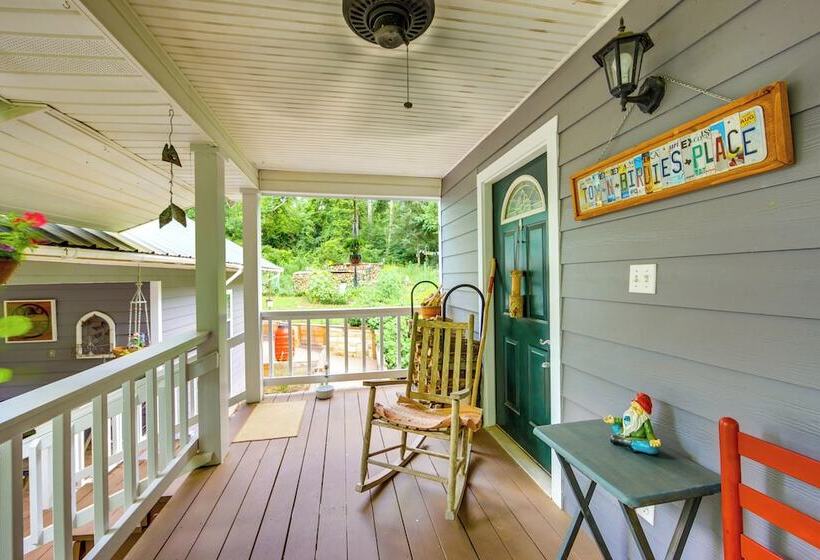 Charming Rusk Guest Cabin W/ Shared Yard