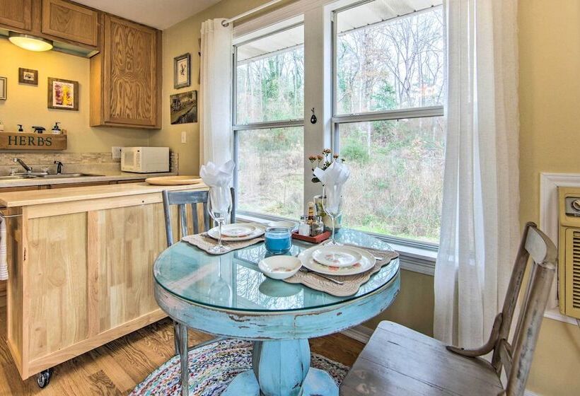 Charming Rusk Guest Cabin W/ Shared Yard