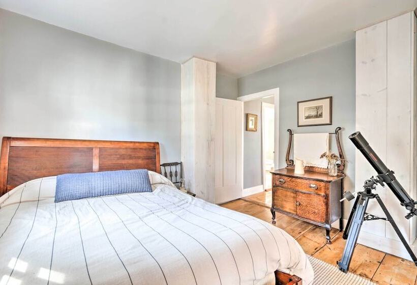 Charming Sharon Dwelling W/ Deck & Fire Pit!