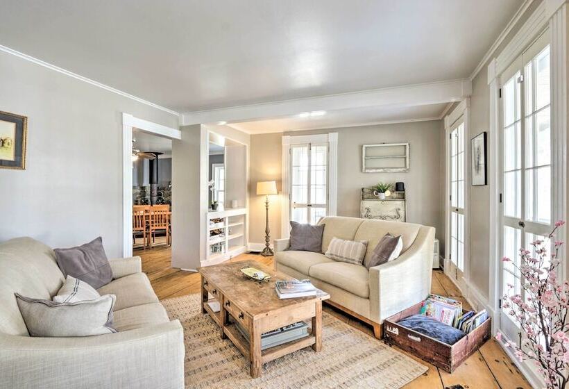 Charming Sharon Dwelling W/ Deck & Fire Pit!