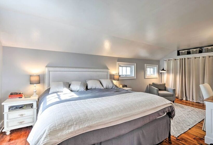 Charming Sharon Dwelling W/ Deck & Fire Pit!