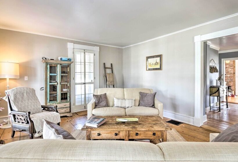 Charming Sharon Dwelling W/ Deck & Fire Pit!