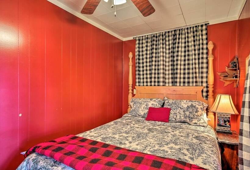 Charming Waterfront Ridgeway Cabin W/ Dock!