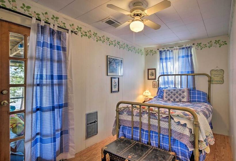 Charming Waterfront Ridgeway Cabin W/ Dock!