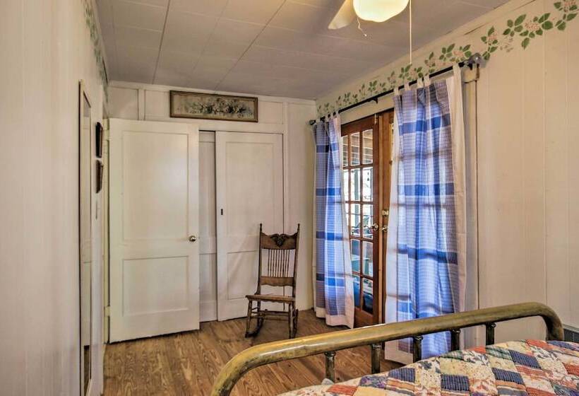 Charming Waterfront Ridgeway Cabin W/ Dock!