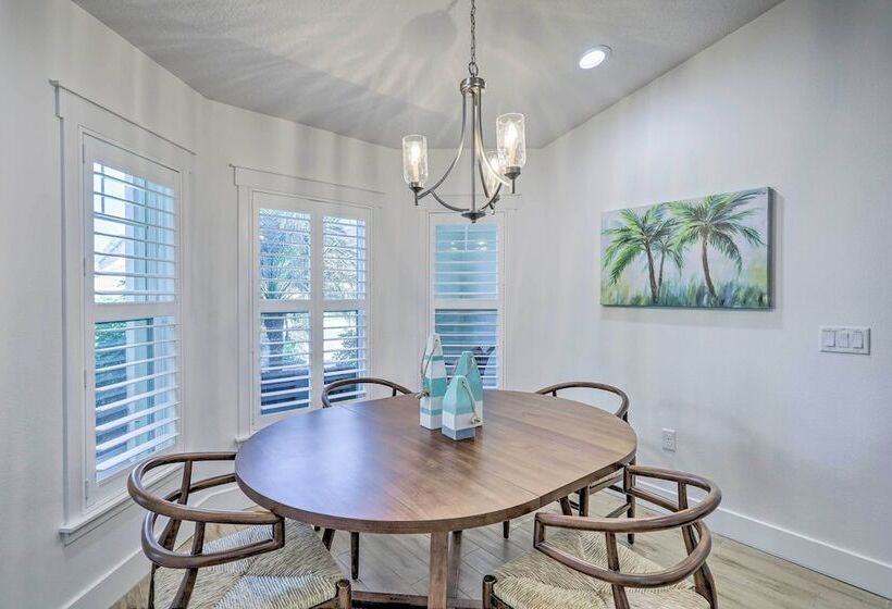 Chic Cocoa Beach Oasis W/ Pool   Steps To Shore!