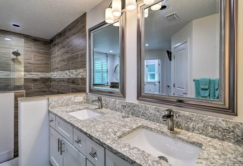 Chic Cocoa Beach Oasis W/ Pool   Steps To Shore!