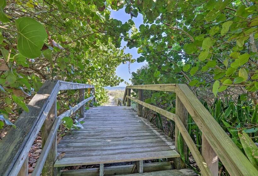 Chic Cocoa Beach Oasis W/ Pool   Steps To Shore!