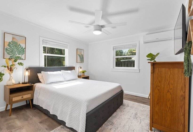 4 Mi To Dtwn: Jensen Beach Cottage