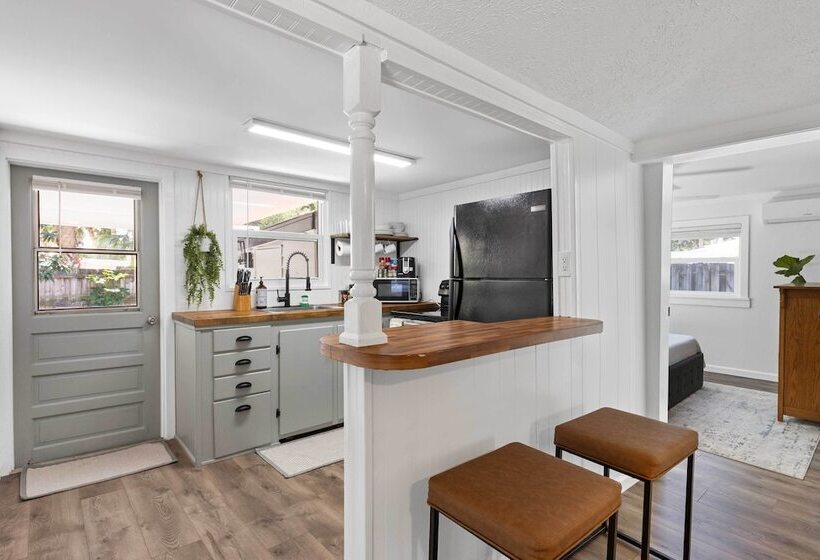 4 Mi To Dtwn: Jensen Beach Cottage