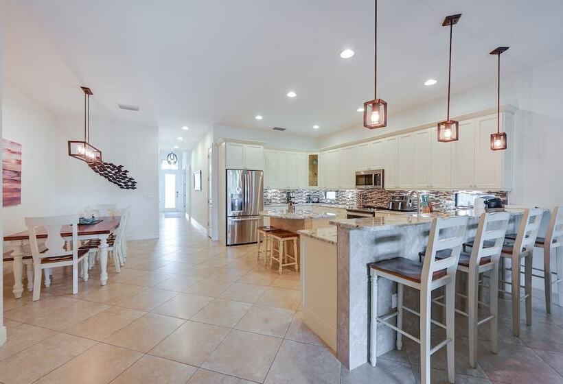 Chic Naples Retreat W/ Private Heated Pool & Lanai