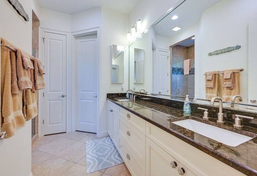 Chic Naples Retreat W/ Private Heated Pool & Lanai